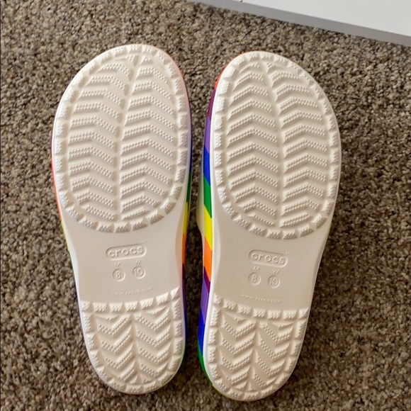 Womanâs limited edition Crocs rainbow block slides - Picture 5 of 9